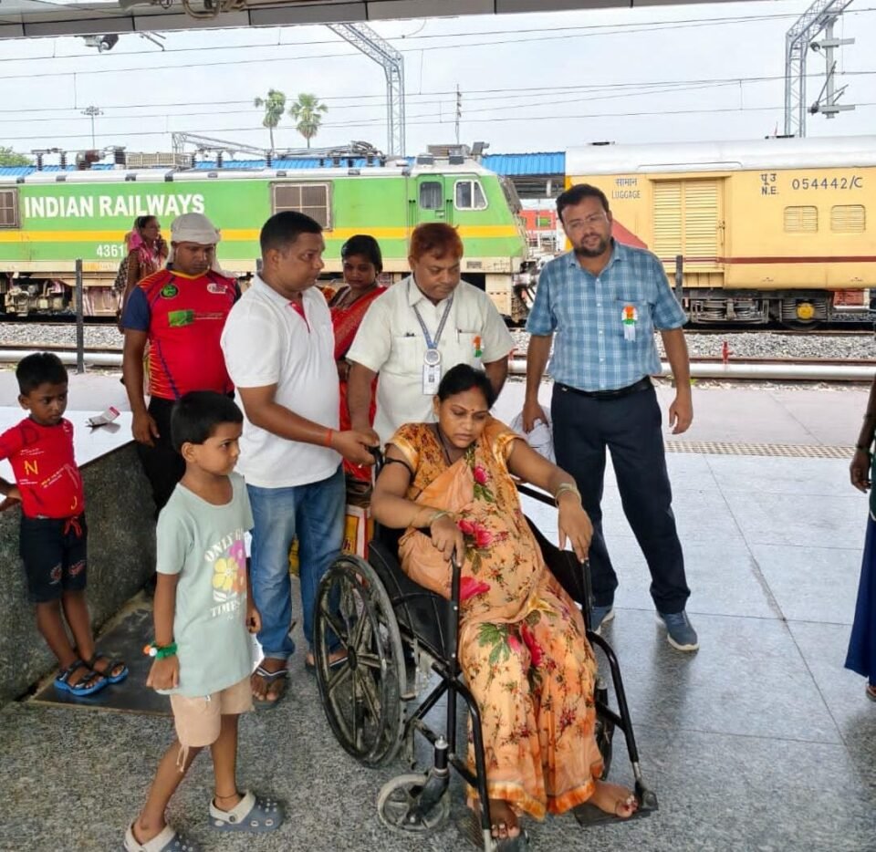 मऊ रेलवे स्टेशन